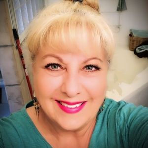 Meet your Posher, Becky